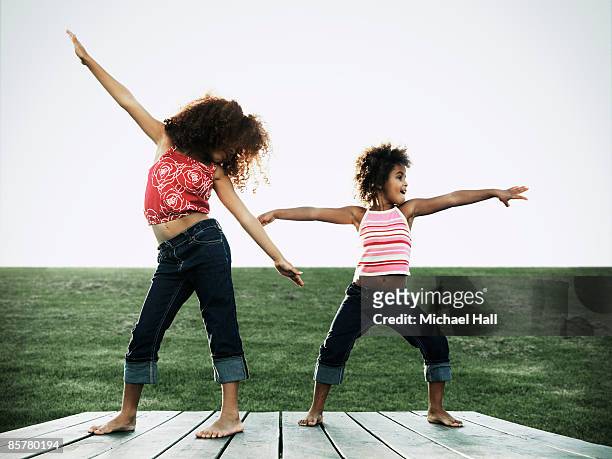 young girls dancing - children dancing outside stockfoto's en -beelden