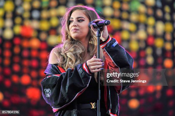 Singer Baraz 341 Alina Baraz Stock Photos, High-Res Pictures, and Images - Getty Images