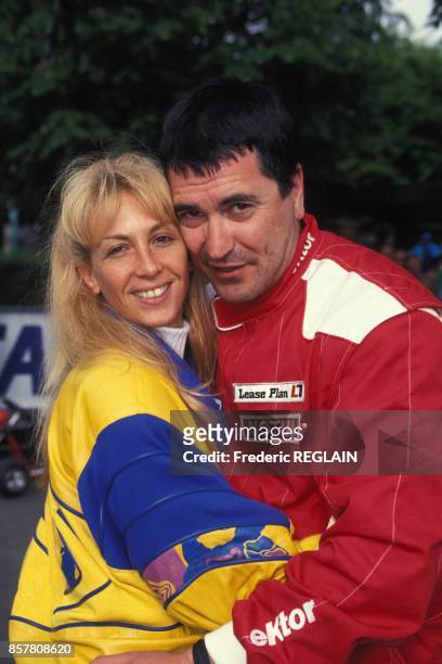 Humoriste Jean-Marie Bigard et sa femme Claudia participent a une course de karting, le 29 mai 1994, Garches, France.