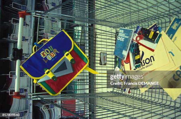 Articles scolaires dans un supermarche en aout 1994 en France.