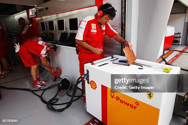 Shell Engineers Photos and Premium High Res Pictures - Getty Images