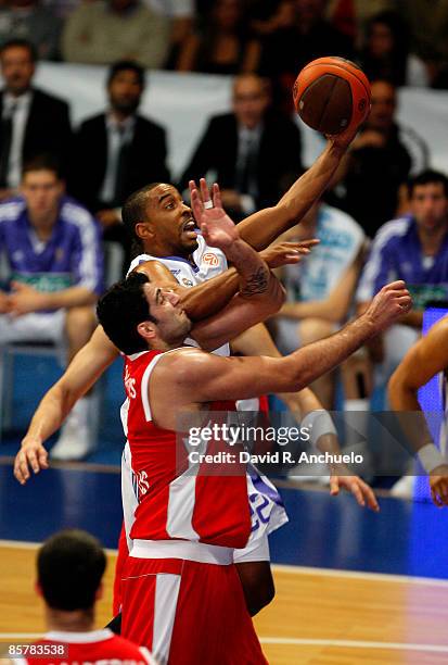 Louis Bullock of Real Madrid in action during the Play off Game 4 between Real Madrid and Olympiacos Piraeus at Palacio Vistalegre on April 2, 2009...