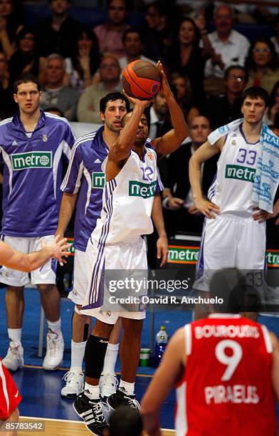 Louis Bullock of Real Madrid in action during the Play off Game 4 between Real Madrid and Olympiacos Piraeus at Palacio Vistalegre on April 2, 2009...