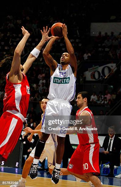 Louis Bullock of Real Madrid in action during the Play off Game 4 between Real Madrid and Olympiacos Piraeus at Palacio Vistalegre on April 2, 2009...