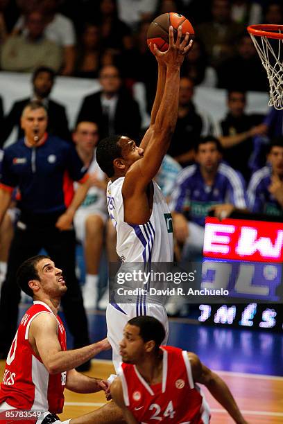 Kennedy Winston of Real Madrid in action during the Play off Game 4 between Real Madrid and Olympiacos Piraeus at Palacio Vistalegre on April 2, 2009...