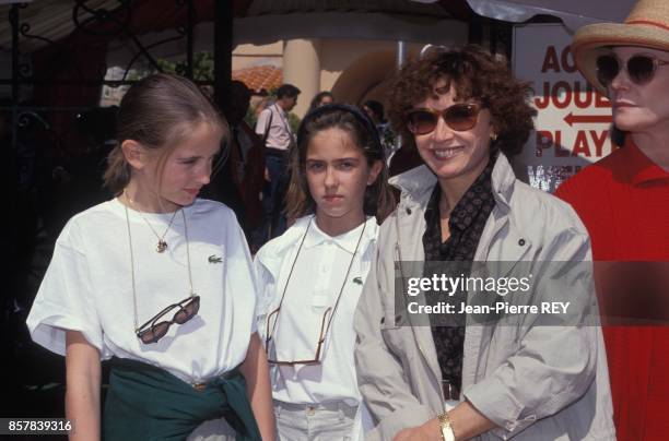 Actrice francaise Marlene Jobert et ses filles a l'open de tennis de Monte-Carlo le 18 avril 1992 a Monaco.
