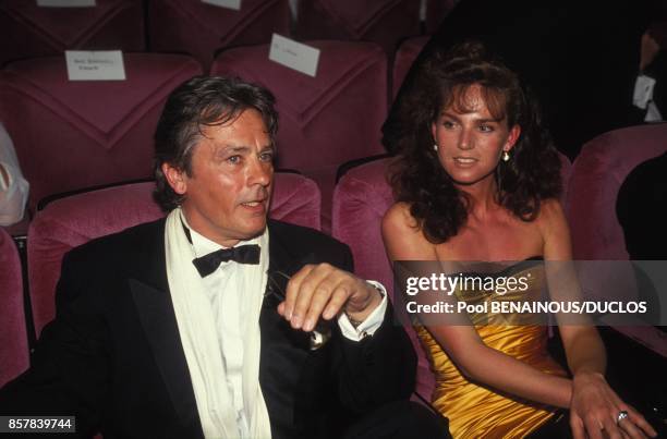 Alain Delon avec sa femme Rosalie van Breemen pour le film 'Le Retour de Casanova' au 45eme Festival de Cannes le 9 mai 1992 a Cannes, France.