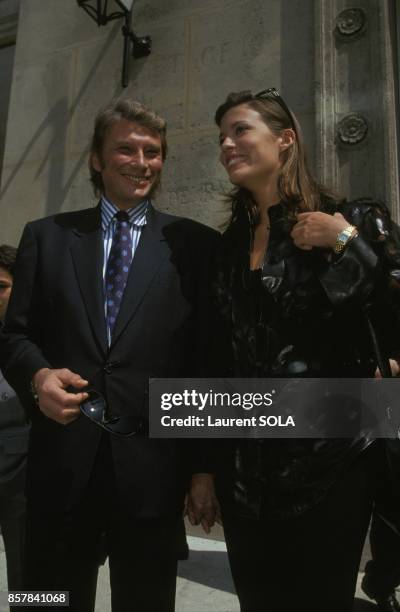 Johnny Hallyday et Karine au mariage de Paul-Loup Sulitzer et Delphine Jacobson le 24 juin 1993 a Paris, France.