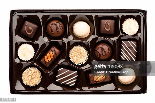 chocolate box full of assorted chocolates - box of chocolate foto e immagini stock