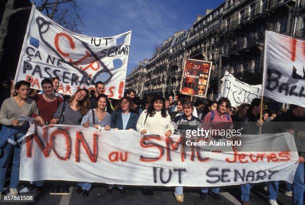 Manifestation des jeunes anti-CIP - le contrat d'insertion professionnelle propose par le gouvernement Balladur - le 10 mars 1994 a Paris, France.
