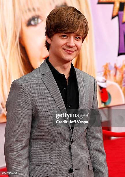 Actor Jason Earles arrives at the premiere of Walt Disney Picture's "Hannah Montana: The Movie" held at the El Captian Theatre on April 2, 2009 in...