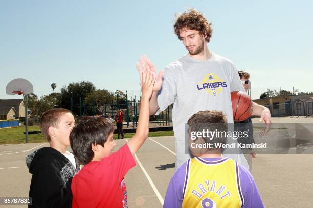 Pau Gasol of the Los Angeles Lakers high fives students during Anthem Blue Cross's "Fit for Life" nutrition campaign on March 16, 2009 at Mark Twain...