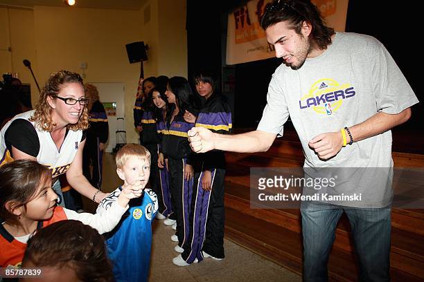 Sasha Vujacic of the Los Angeles Lakers high fives students during Anthem Blue Cross's "Fit for Life" nutrition campaign on March 16, 2009 at Mark...