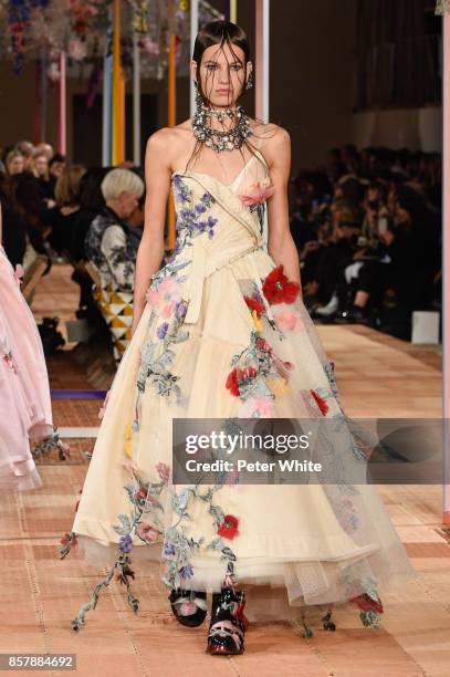 Roos Vanelk walks the runway during the Alexander McQueen Paris show as part of the Paris Fashion Week Womenswear Spring/Summer 2018 on October 2,...