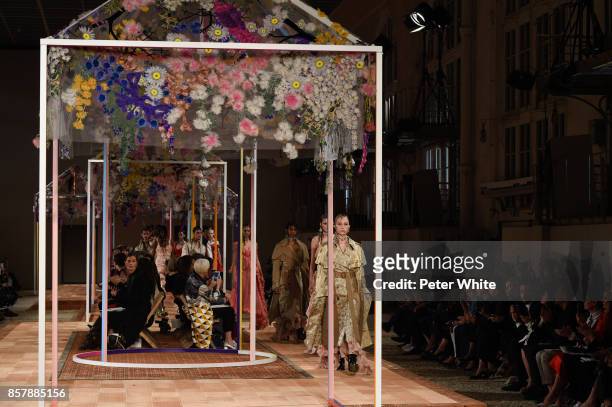 Models walk the runway during the Alexander McQueen Paris show as part of the Paris Fashion Week Womenswear Spring/Summer 2018 on October 2, 2017 in...