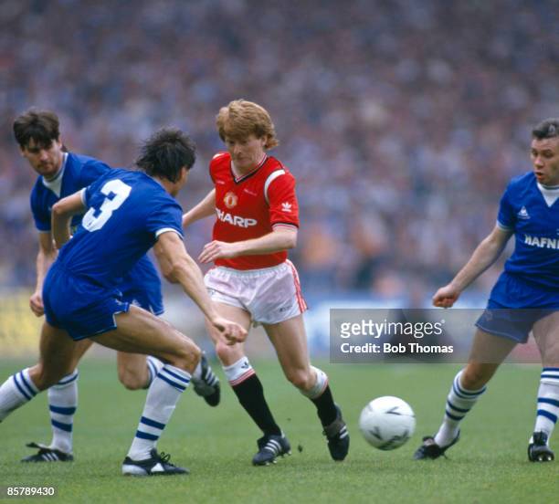 Manchester United's Gordon Strachan is surrounded by Everton's Paul Bracewell, Pat Van Den Hauwe and Peter Reid during the FA Cup Final at Wembley...