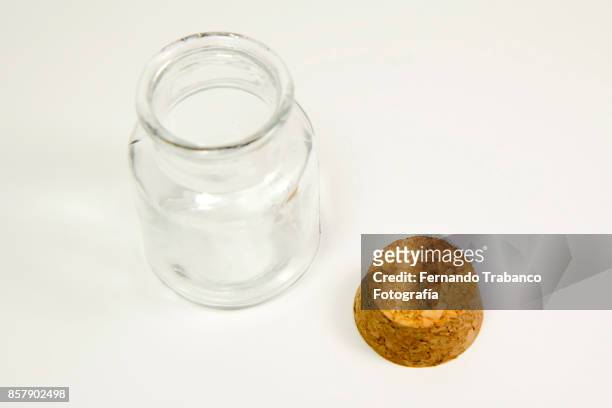 empty glass jar - cork stopper 個照片及圖片檔