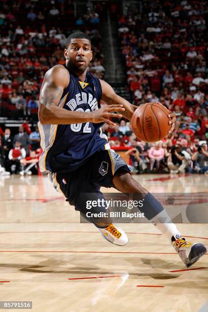 Mayo of the Memphis Grizzlies drives the ball to the basket during the game against the Houston Rockets on March 8, 2009 at the Toyota Center in...