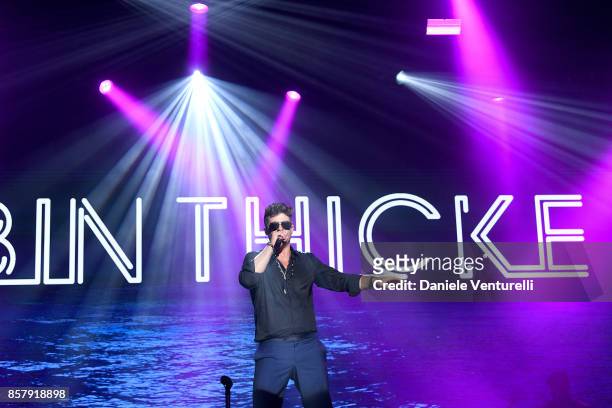 Robin Thicke performs on stage at the auction for the inaugural "Monte-Carlo Gala for the Global Ccean" honoring Leonardo DiCaprio at the Monaco...
