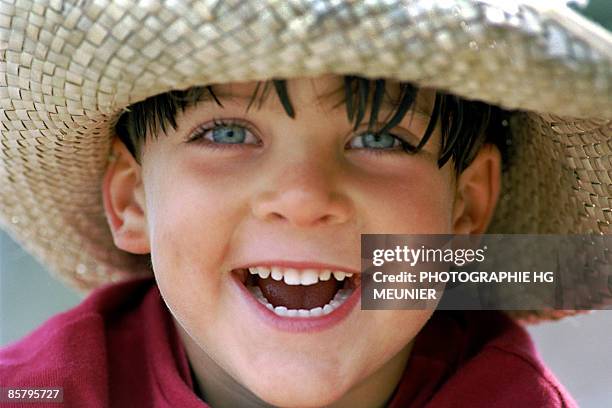 boy laughing, portrait, close-up - skopelos photos et images de collection
