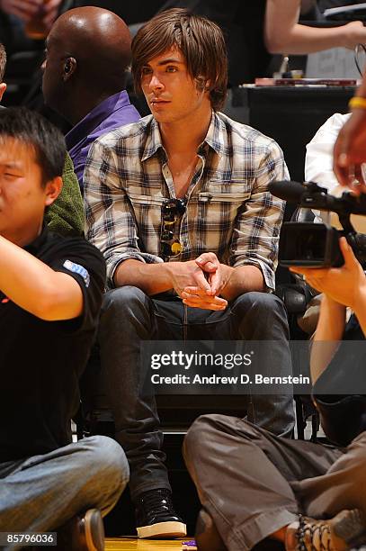 Actor Zac Efron watches a game from courtside between the Houston Rockets and the Los Angeles Lakers at Staples Center on April 3, 2009 in Los...