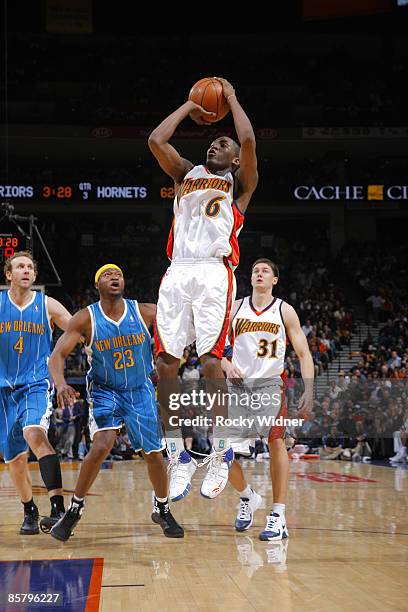 Jamal Crawford of the Golden State Warriors elevates for the jump shot against the New Orleans Hornets on April 03, 2009 at Oracle Arena in Oakland,...
