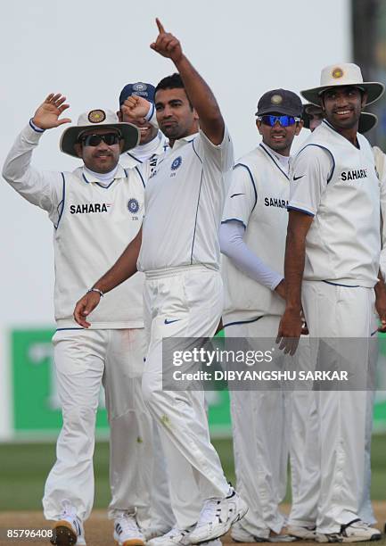 Indian cricketers Virender Sehwag , Rahul Dravid and Munaf Patel watch as Zaheer Khan gestures after his five wickets during the second day of the...