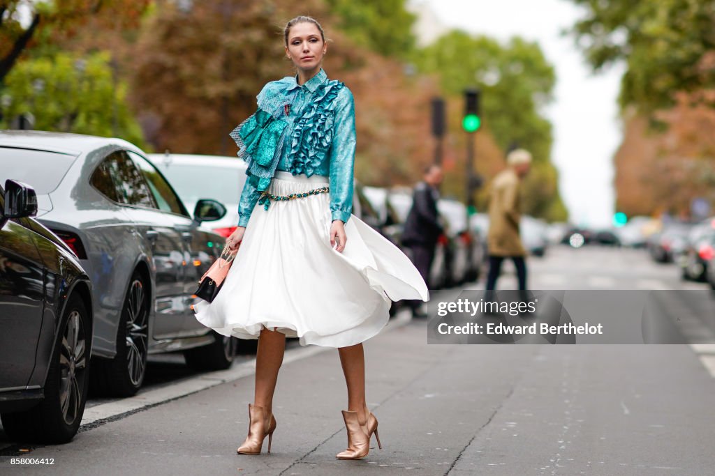 Street Style : Paris Fashion Week Womenswear Spring/Summer 2018 : Day Six