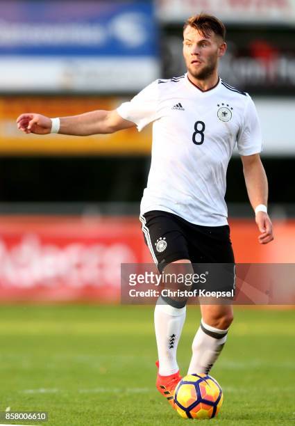 Eduard Loewen of Germany runs with the ball during the International friendly match between U20 Netherlands and U20 Germany U20 at Sportpark De...