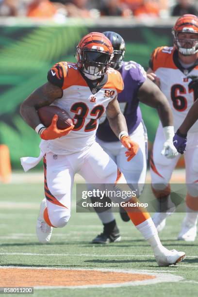 Jeremy Hill of the Cincinnati Bengals runs the football upfield during the game against the Baltimore Ravens at Paul Brown Stadium on September 10,...