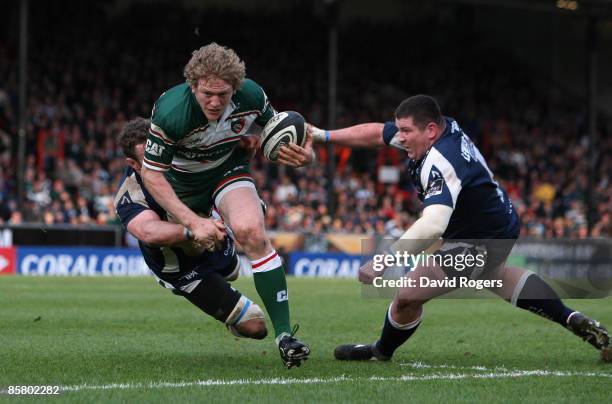 Sam Vesty of Leicester dives over to score a try during the Guinness Premiership match between Leicester Tigers and Sale Sharks at Welford Road on...