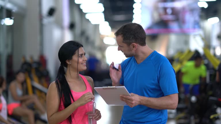 https://media.gettyimages.com/id/858028054/video/fitness-instructor-and-woman-talking-about-the-training-plan.jpg?b=1&s=640x640&k=20&c=jLytmTLfwDITSc6U9CorgY3kXVZPRUcd6CoJZiisFTg=