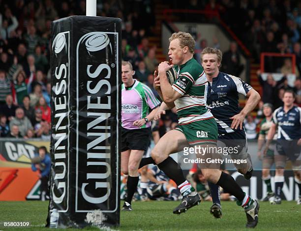 Scott Hamilton of Leicester scores a try during the Guinness Premiership match between Leicester Tigers and Sale Sharks at Welford Road on April 4,...