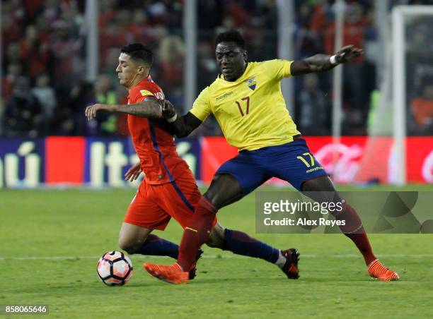 Roberto Ordoñez of Ecuador fights for the ball with Pedro Pablo Hernandez of Chile during a match between Chile and Ecuador as part of FIFA 2018...