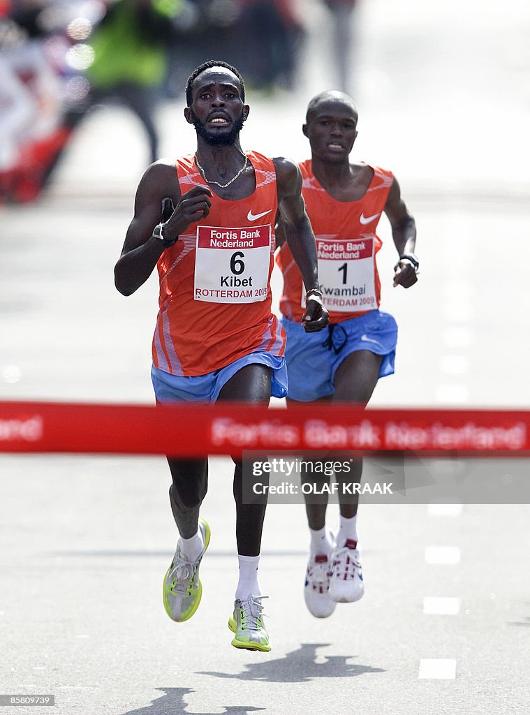 Duncan Kibet of Kenya crosses the finish