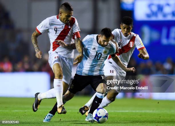 Lionel Messi of Argentina fights for ball with Wilder Cartagena and Paolo Guerrero of Peru during a match between Argentina and Peru as part of FIFA...