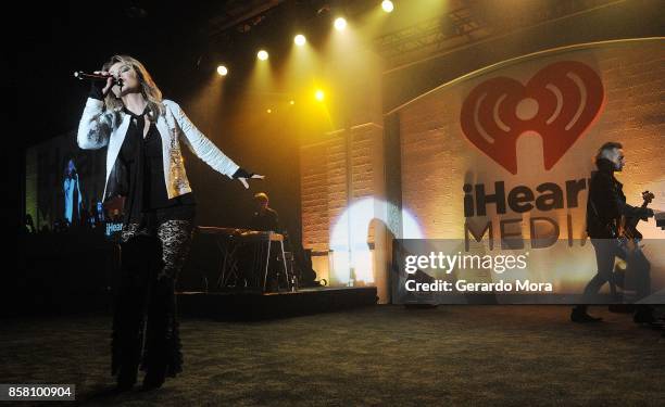 Shania Twain performs at a dinner party hosted by iHeartMedia during the ANA Masters of Marketing annual conference on October 5, 2017 in Orlando,...