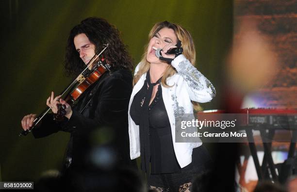 Shania Twain performs at a dinner party hosted by iHeartMedia during the ANA Masters of Marketing annual conference on October 5, 2017 in Orlando,...