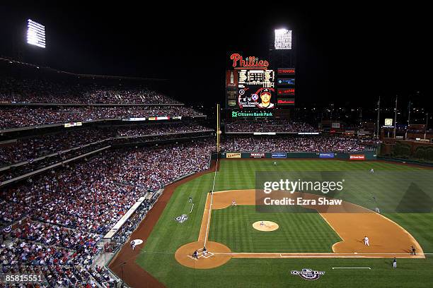 Brett Myers of the Philadelphia Phillies pitches to Kelly Johnson of the Atlanta Braves on April 5, 2009 at Citizens Bank Park in Philadelphia,...