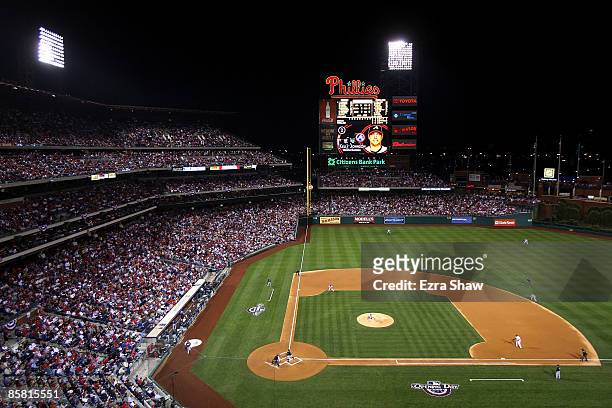 Brett Myers of the Philadelphia Phillies pitches to Kelly Johnson of the Atlanta Braves on April 5, 2009 at Citizens Bank Park in Philadelphia,...