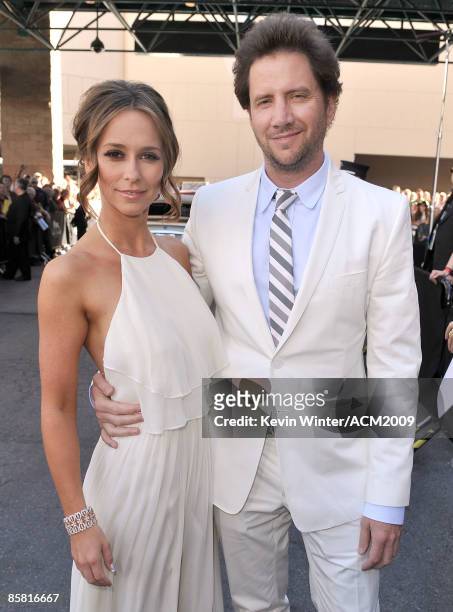 Actress Jennifer Love Hewitt and actor Jamie Kennedy arrive on the red carpet at the 44th annual Academy Of Country Music Awards held at the MGM...