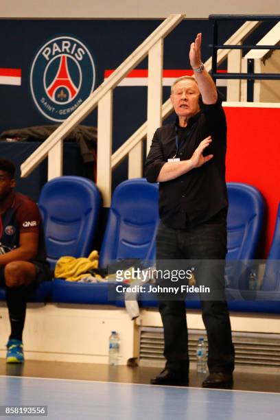 Zvonimir Serdarusic head coach of PSG during the Lidl Starligue match between Paris Saint Germain and Saint Raphael on October 5, 2017 in Paris,...