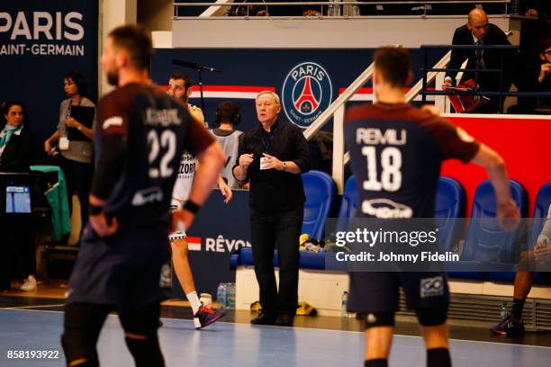 Zvonimir Serdarusic head coach of PSG during the Lidl Starligue match between Paris Saint Germain and Saint Raphael on October 5, 2017 in Paris,...