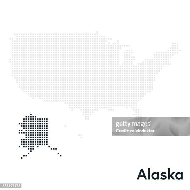 ilustraciones, imágenes clip art, dibujos animados e iconos de stock de mapa de pixelado de los e.e.u.u. estado de alaska destacados - alaska usa state