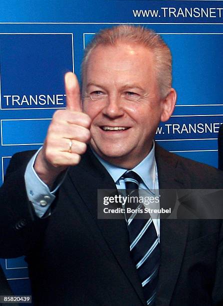 Ruediger Grube, a board member at automaker Daimler AG and chairman of Airbus parent EADS makes the thumbs-up sign prior to a discussion of Germany's...