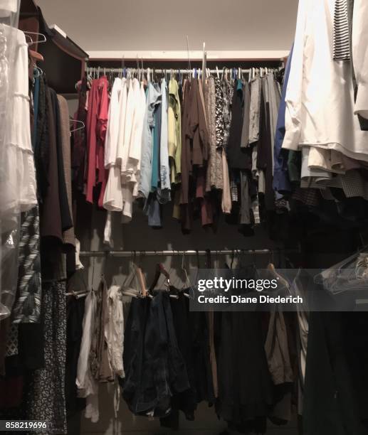 messy closet - diane diederich - fotografias e filmes do acervo