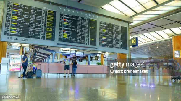 changi airport, terminal 3, singapore - changi airport stock pictures, royalty-free photos & images