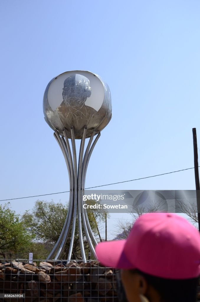South African President Jacob Zuma unveils monument at Groot Marico arrest site