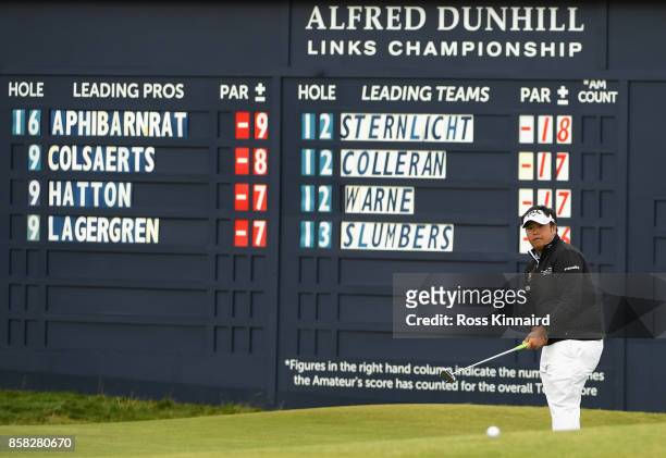Kiradech Aphibarnrat of Thailan plays his third shot on the 17th during day two of the 2017 Alfred Dunhill Championship at The Old Course on October...