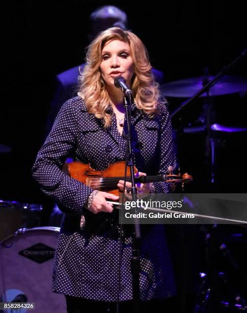 Alison Krauss performs onstage at Rosemont Theatre on October 5, 2017 in Chicago, Illinois.